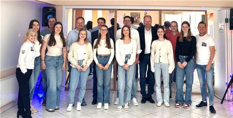 Von Null an trainierten die Vater-Tochter-Paare den Grundschritt sowie erste Drehungen in einem eineinhalbstündigen Workshop. Foto: privat