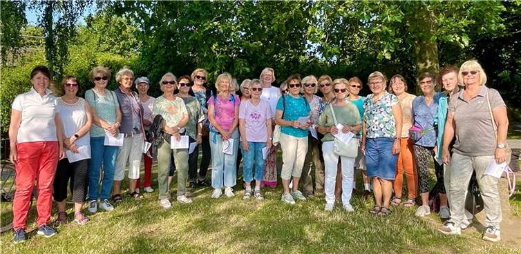 Von Schlosspark-Wanderungen zu Stadtrundgängen: Aktive kfd-Frauen planen ihr nächstes Abenteuer. Foto: Ruth Solbach