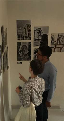 Von Skulpturen und Malerei bis hin zu Fotografie und Wachskunst wurde ein bunter Strauß diverser Kunstarten geboten.