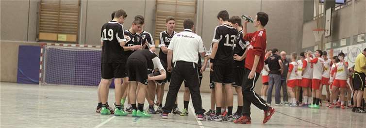 Von Trainer Sven Eikmeier mussten sich die Spieler während der Auszeit einiges anhören.