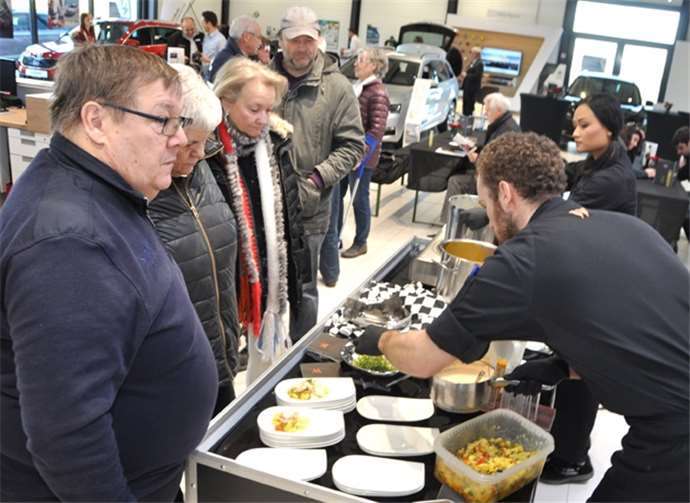 Von „W Gourmet“ aus Mayen wurden die Besucher lukullisch bestens betreut.B. Schmitz