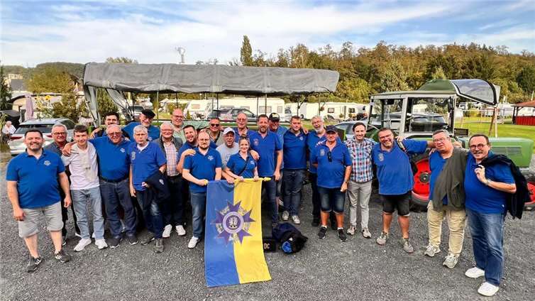Von Weinbergen bis Pokal: Ein ereignisreicher Tag für das Funkencorps Blau-Gold.  Foto: privat