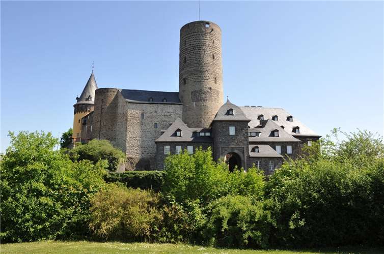 Von außen ist die Genovevaburg ein echter Blickfang. Ihre Statik macht jedoch eine umfangreiche Sanierung notwendig. Foto: Peter Seydel