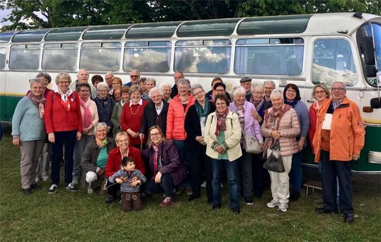 Von dem Ausflug im Klassikbus waren die Teilnehmenden so begeistert, dass sie sich bereits heute auf den nächsten Ausflug mit der AWO freuen.Foto: privat