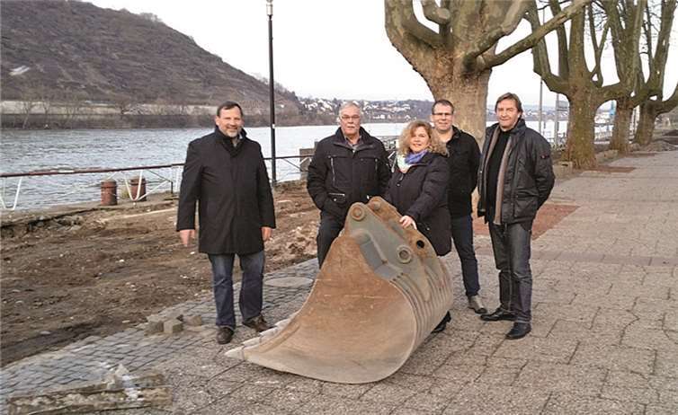 Von dem Baufortschritt in den Rheinanlagen konnten sich die FWG-Ratsmitglieder jüngst ein Bild machen. privat