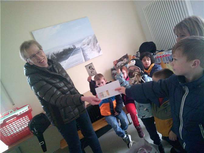 Von dem Erlös wurden Futter, Decken und weiteres Zubehör für die Tiere gekauft.