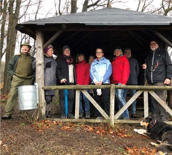 Von den 17 in der Gemarkung Rengsdorf gelegenen Hütten nahmen die Mitglieder des Heimat- und Verschönerungsvereins zehn bei ihrer ersten Wanderung in Augenschein, darunter die „Nonnenlay“-Hütte. privat