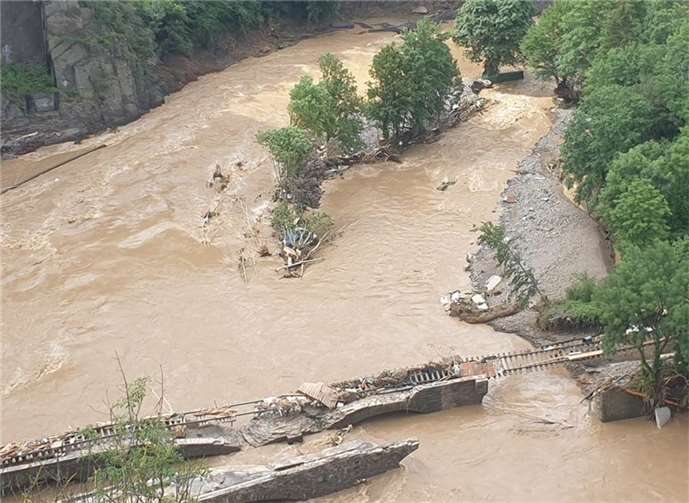 Von den Tennisplätzen des SV Altenahr war nach der Flut nichts mehr zu sehen. Foto: privat