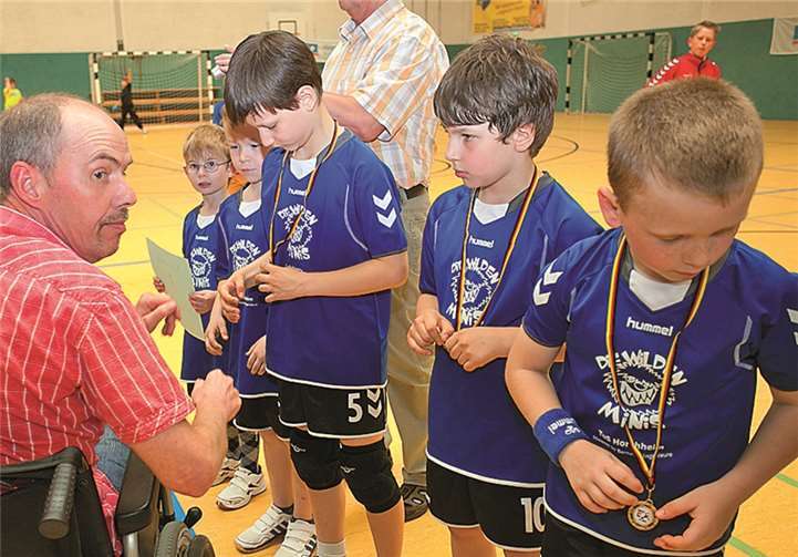 Von den Vertretern der Deutschen Multiple Sklerose Gesellschaft gab es Medaillen und Urkunde.