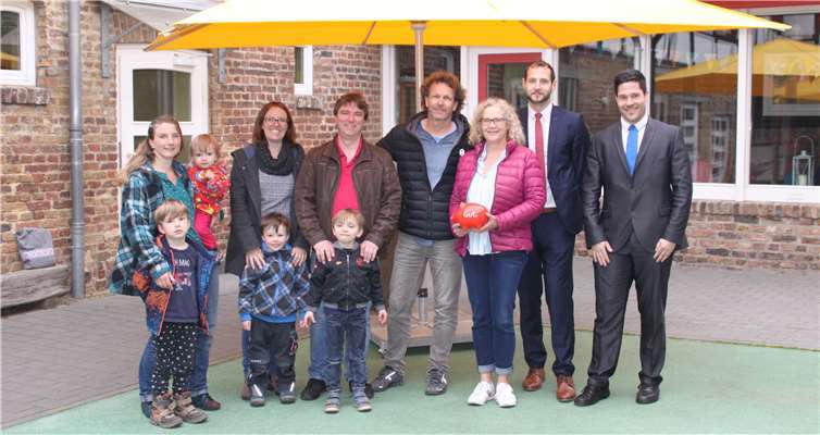 Von den großzügigen Spenden konnten ein Holzpferd und ein Sonnenschirm finanziert werden. Foto: privat