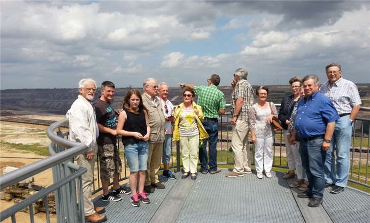 Von der Besucherbühne bot sich ein imposanter Blick auf das riesige Abbaugebiet.privat