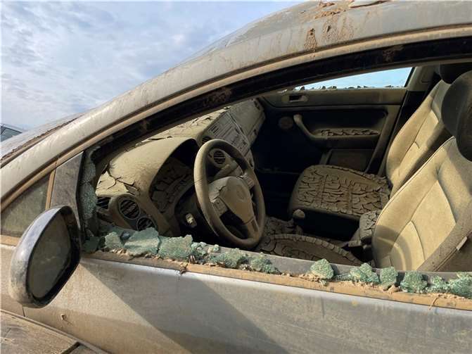 Von der Flut zerstörtes Auto in Bad Neuenahr. Foto: ROB