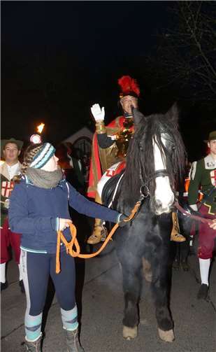 Von der Jahnstraße in der Oberstadt ging es anschließend zur Brezelverteilung in die Innenstadt.