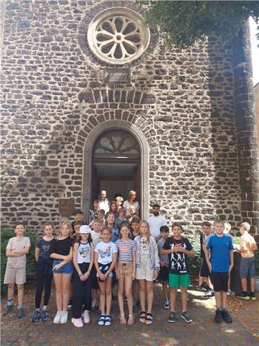 Von der Klassenzimmer zur Synagoge: Eine außergewöhnliche Geschichtsstunde in Polch. Quelle: GS Polch