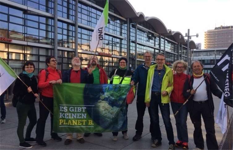 Von der Kundgebung in Koblenz ging es dann weiter zur Großkundgebung in den Hambacher Forst. privat