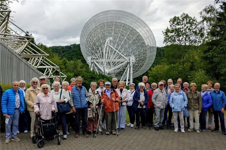 Von der Plattform des Besucherpavillons aus hatten die Mitglieder der Senioren-Union Andernach einen hervorragenden Blick auf das Radiotelekop.