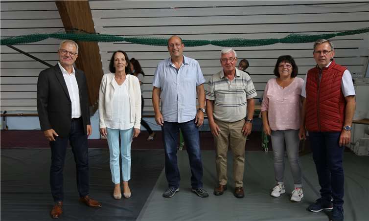 Von diesem Team soll der Tennis-Club Neuwied weiterhin als einer der herausragenden Clubs im TV Rheinland geführt werden: v.l. 2. Vorsitzender Heinz Werner Greiwe, Leiterin Finanzen Gisela Bernard 1. Vorsitzender Uwe Lindenlauf, Controller Roland Arend, Leiterin Kommunikation Jutta Winkelhaus, Leiter Sportbetrieb Paul Rink, es fehlt Leiter Jugend Marc Schmidt. Foto: Michael Thomas