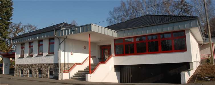 Von einer herrlichen Wintersonne beschienen, erstrahltedas Kleinmaischeider Bürgerhaus nach einerGeneralsanierung am Sonntag in neuem Glanz.