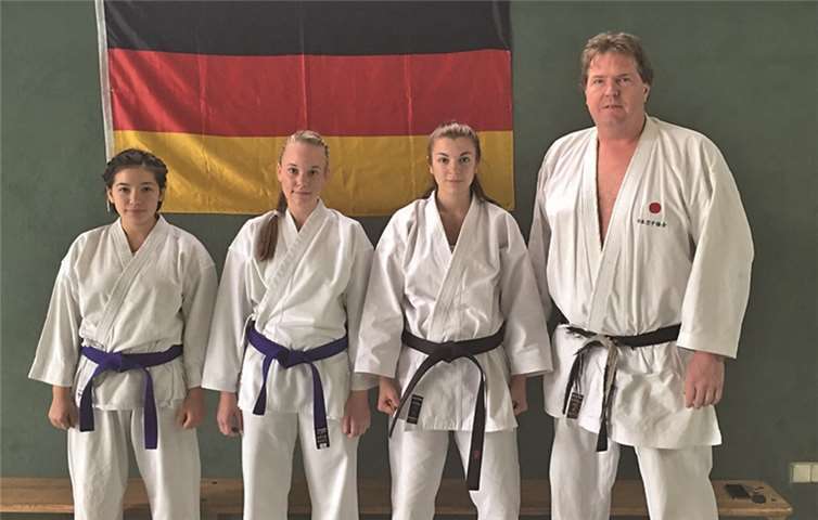 (Von links) Andrea Okazaki de Freitas, Christina Reufels, Helena Pejcic und Markus Rues (Jugendnationaltrainer). privat