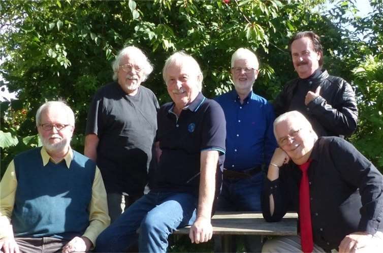 Von links: Andreas Wiedemann (Piano), Gerd Johannes (Bass), Werner Lukanek (Gitarre), Hans-Günther Bündgens (Saxophon), Michael Althausen (Gesang), Wilfried Dröse (Schlagzeug).  Foto: privat