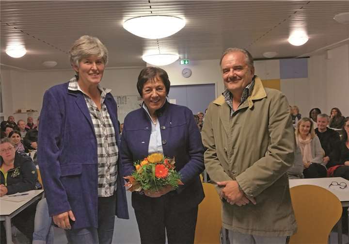 (Von links) Anjo Närdemann, Rektorin der GS St. Martin, Edith Rohrbeck, Präsidentin des Lions Club Remagen und Marcus Tölle, Schulelternsprecher der Grundschule. privat