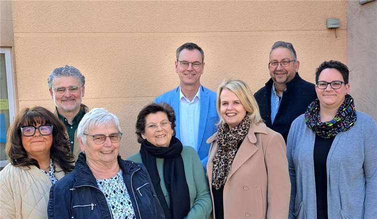Von links: Anke Heinz, Wolfgang Weber, Monika Bermel, Monika Leinz, Pfarrer Norbert Missong, Kirsten Baier, Lothar Schmitz und Stefanie Kennert. Foto: Sandra Rheindorf-Weber