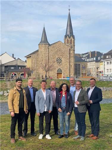 Von links: Anwar Haji, Dr. Ulrich Krafft, Richard Lindner, Wilfried Sommer, Birgit Sommer-Laux, Frank Bender, David Bongart, Alireza Faridhami. Es fehlen Karina Bierekoven, Pascal Rowald, Jan Ritter und Dr. Torben Butchereit.  Foto: privat