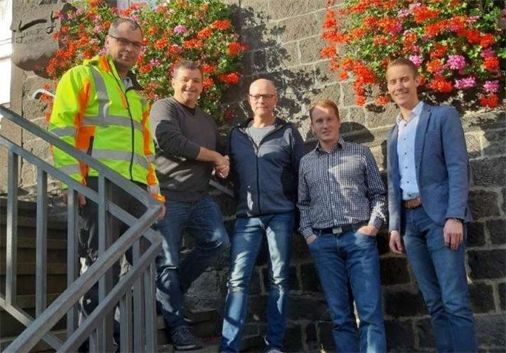 Von links: Bauhofvorarbeiter Harald Schlaus, Ortsbürgermeister Walter Kill, Andreas Hürter, 1. Beigeordneter Markus Stenz, Michael Schulz VG Pellenz. Foto: Ortsgemeinde Kruft