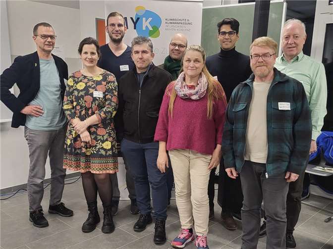 Von links: Bernd Huster, Rebecca Stallbaumer, Jan Geisen, Olaf Kaul, Thomas Hildner, Alexandra Wagner, Osama Rahhal, Helmut Tibes und Klaus Meurer. Foto: Rebecca Stallbaumer