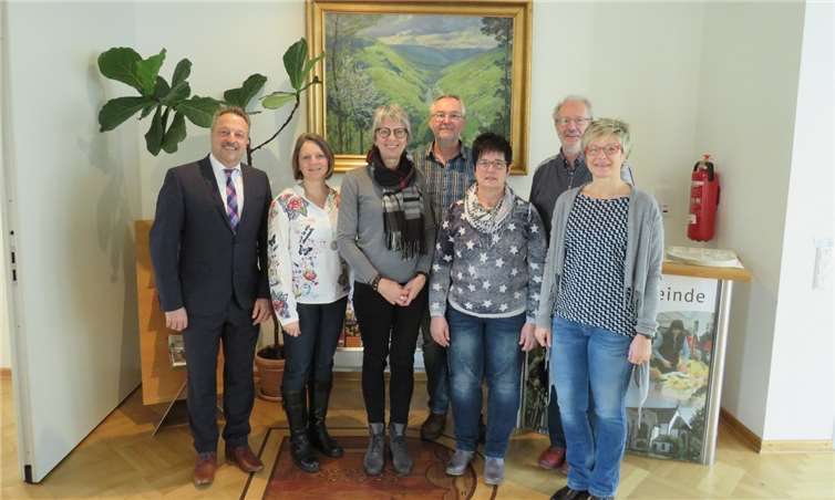 Von links: Bürgermeister H-W. Breithausen, S. Blasius, R. Rosenmüller, A. Krokowski, B. Siebenmorgen, A. Hünerfeld, V. Steinebach. Foto: Verbandsgemeinde Rengsdorf-Waldbreitbach