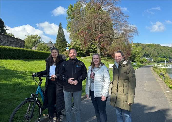 Von links: Chantal Zinke (Klimaschutzmanagerin), Björn Ingendahl (Bürgermeister), Cara Truckenbrodt (Förderlotsin), Friederike Schumacher (Klimaanpassungsmanagerin).  Foto: Lisa-Marie Althoff, Stadtverwaltung Remagen