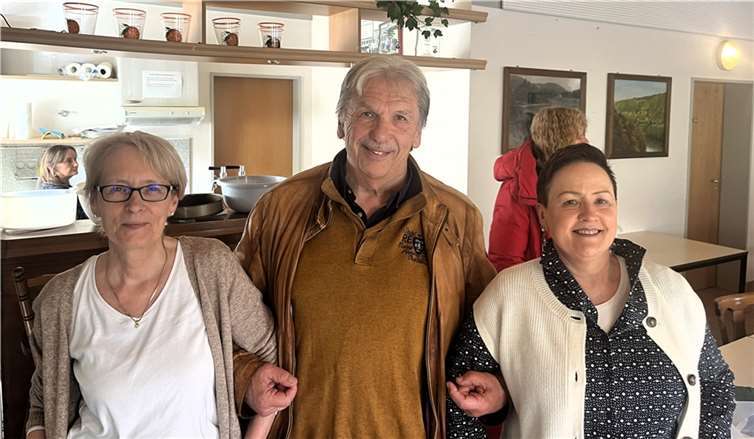 Unterstützung von Amtsvorgängern Von links: Christine Seelbach-Neuer, Dr. Dietrich Rühle und Liane Herbst Foto: Dr. Rühle