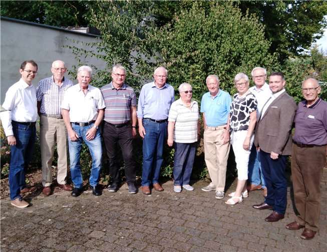 Von links: David Kubis, Clemens Neises, Arnold Probstfeld, Peter Augel, Anton Reiter, Christa Gügel, Klaus Doebert, Helga Fürst, Manfred Gurke, Torsten Welling, Kurt Schulden. Es fehlt Dr. Georg Bernhard. Foto: Senioren-Union Maifeld