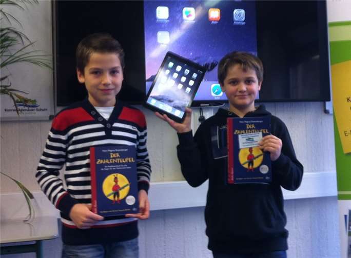 Von links: Dennis Vollrath und Sieger Tom Einig.privat