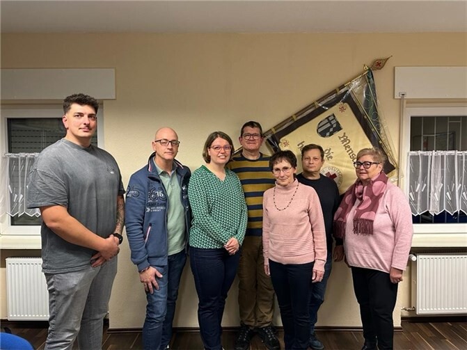 Von links: Der neue Vorstand mit dem stellvertretenden Vorstand Frederik Wolter, Marco Bust von der Kreisgeschäftsstelle Neuwied, Schatzmeisterin Janine Scholl, Leiter des Aktiven Dienstes Michael Schmitz, Vorsitzende Annemarie Mommertz, Schriftführer Klaus Flesch und Leiterin des Sozialdienstes Lydia Boden.  Foto: DRK-Ortsverein Waldbreitbach
