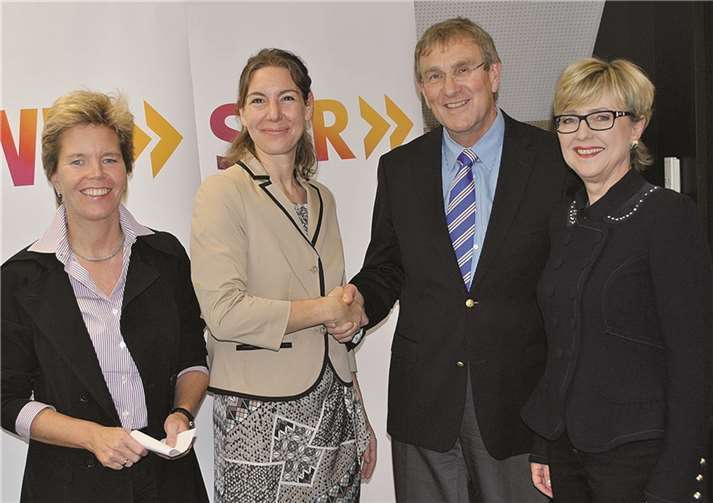 Von links: Die SWR-Landessenderdirektorin Simone Schelberg mit der neuen Korrespondentin Steffi Lingscheid, die vom Koblenzer Rundfunkratsmitglied Alexander Baden begrüßt wird, und die zuständige Studioleiterin Barbara Harnischfeger, Koblenz.Privat