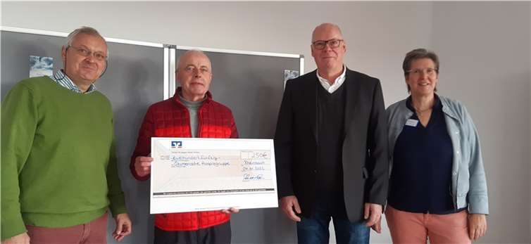 Von links: Dr. Georg Schneider, HVV, Heinrich Pützler, Dieter Engels und Claudia Wilmers. Foto: privat
