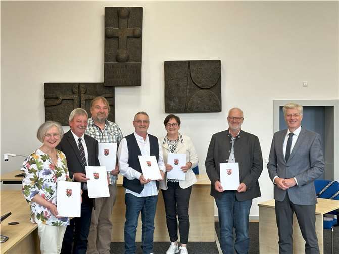 Von links: Dr. Maria-Anna Briesemann, Heinz-Otto Zantop, Karl-Heinz Klein, Dirk Helmut Grünewald, Ingrid Dasbach-Jungbluth, Uwe Walter Quiring, Ingo Steinhausen  Foto: Bernd Rau
