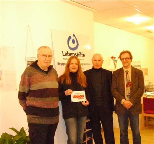 Von links: Dr. Steffens (Vorstand Lebenshilfe), I. Holtkotte (Bereichsleitung Sozialraum Adenau), U. van Bebber (1. Vorsitzender Lebenshilfe), S. Möller (Geschäftsführer Lebenshilfe).privat
