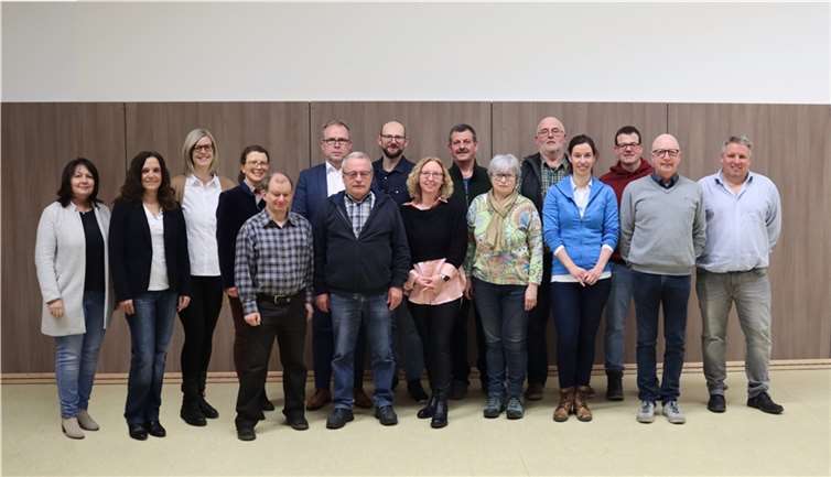 Von links: Elisabeth Dahr (Ortsbürgermeisterin Oberdürenbach), Birgit Müller (OT Büschhöfe), Catherina Müller (Oberdürenbach), Waltraud Stadler (Oberdürenbach), Dirk Reuter (Oberdürenbach), Michael Lenz (Oberdürenbach), Norbert Krupp (OT Büschhöfe), Dennis Jokwitz (OT Büschhöfe), Judith Müller (OT Schelborn), Edmund Schneider (OT Büschhöfe), Petra Buchholz (OT Schelborn), Heinz Krupp (OT Schelborn), Constanze Gutzmer (OT Büschhöfe), Marco Becker (OT Büschhöfe), Bruno Reinert (Oberdürenbach), Frank Radermacher (Oberdürenbach)  Foto: Elena Dahr/Oberdürenbach