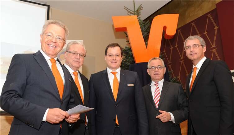 (Von links) Elmar Schmitz, Christoph Kniel, Markus Müller, Ernst Angsten und Sascha Monschauer. Volksbank RheinAhrEifel