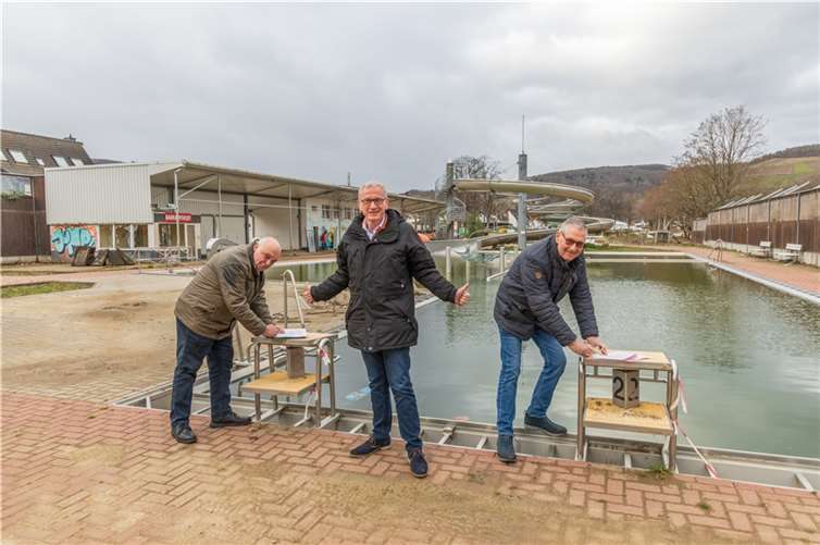 Von links: Elmar Scholzen, Guido Orthen, Peter Diewald.  Foto: Stadt Bad Neuenahr-Ahrweiler / C. Steinborn