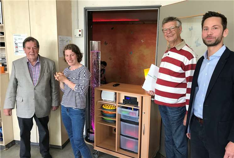 Von links: Erhard Knauer, Pressesprecher Lions-Club Bonn-Rhenobacum; Eva Hermann, Mitarbeitende der Bonner Werkstätten; Manfred Weizbauer, Vorsitzender des Hilfswerk Lions-Club Bonn-Rhenobacum; Andreas Schuhen, Werksleiter Bonner Werkstätten im Werk 3, Meckenheim. Foto: Tanja Laidig, Bonner Werkstätten