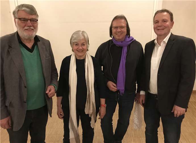 Von links: Erwin Kuhn, Helmi Tischler-Venter, Wolfgang Tischler und Bürgermeister Thomas Vis.Foto: privat