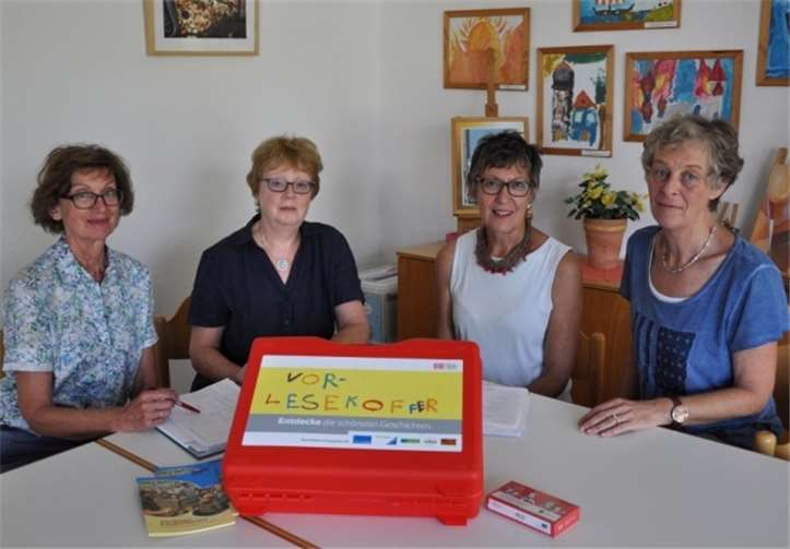 (Von links) Gertraud Heinsch, Sabine Westmeier, Maria Börsch und Frau Röder-Simon freuen sich über die gute Zusammenarbeit aller Beteiligten bei der Vorbereitung des Bundesweiten Vorlesetages im Auftrag des Mehrgenerationenhauses Neuwied. privat