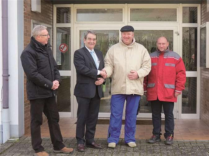 Von links: Geschäftsführer FZZ Bernd Schuwerack, Bürgermeister Helmut Probst, Catalin Potap und Timo Steffen.privat