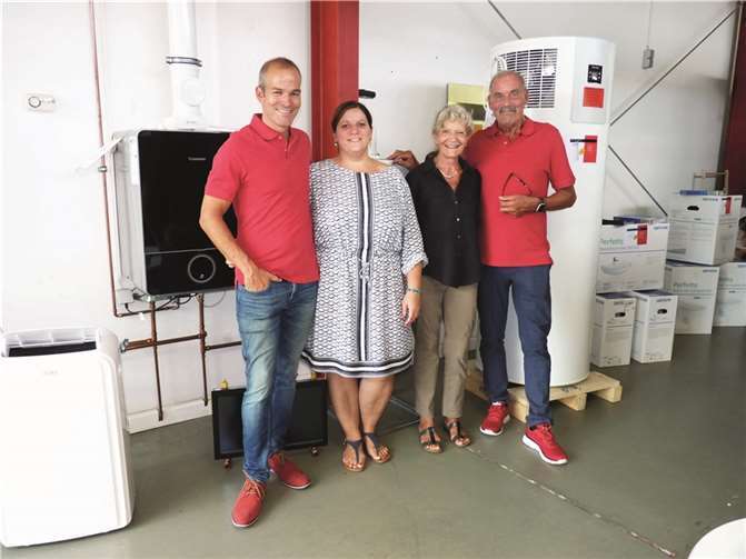 Von links: Geschäftsführer Michael Altenhofen und Ehefrau Christina sowie die Eheleute Birgit und Hans Jürgen Altenhofen. Fotos: FRE