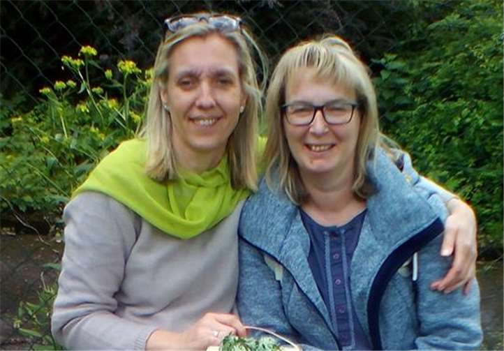 (Von links) Geschäftsführerin Sabine Jung gemeinsam mit der stellvertretenden Vorsitzenden Katja Milad. privat