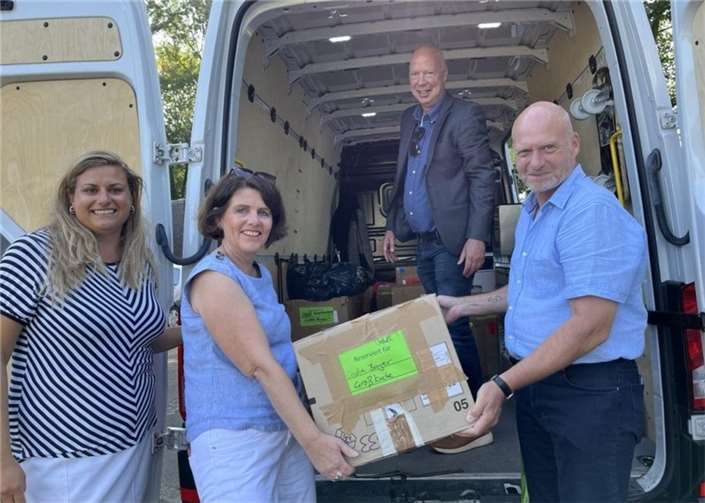 Von links: Giulia Bayer, Soziales, Asyl, Schulen VG Unkel; Rosemarie Wester, Fachbereichsleitung Soziales, Bildung, Personenstandswesen; Dr. Jörg Scheinpflug, 1. Beigeordneter VG Unkel; Jan Erik Meyer, Betriebsleiter ZeSaBo.  Foto: ZeSaBo