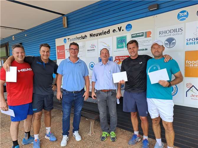 Von links: Guido Heidger, Stephan Becker, Peter Jung (Bürgermeister der Stadt Neuwied), Wulf Jordan (Turnierleiter) Ralf Adams, Roman Garzorz Foto: Jutta Winkelhaus